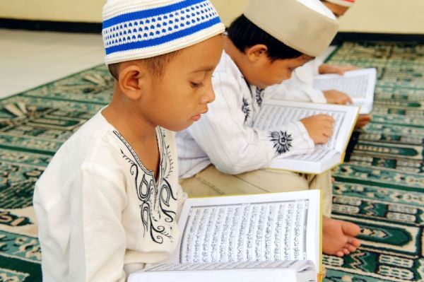 В 33 мечетях Казани учат читать Коран