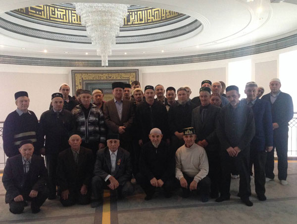 Группа имамов посетила мечеть «Ярдэм»