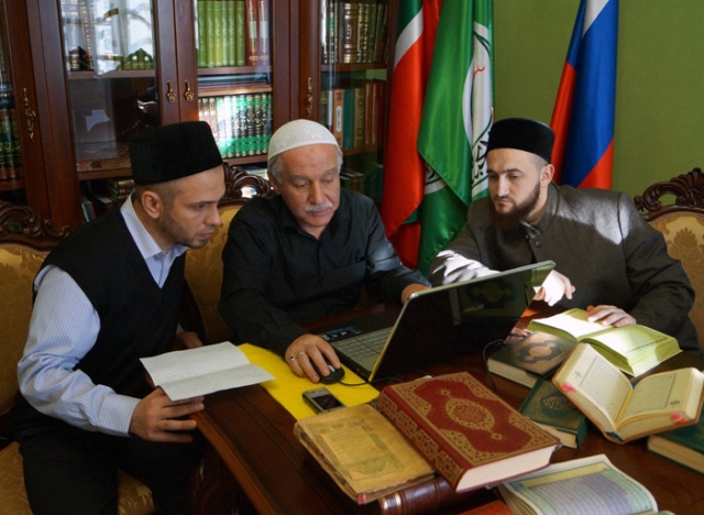 Казань посещает известный турецкий каллиграф, который изготовил рукописный Коран для Татарстана, согласно каноническим правилам Науки письма