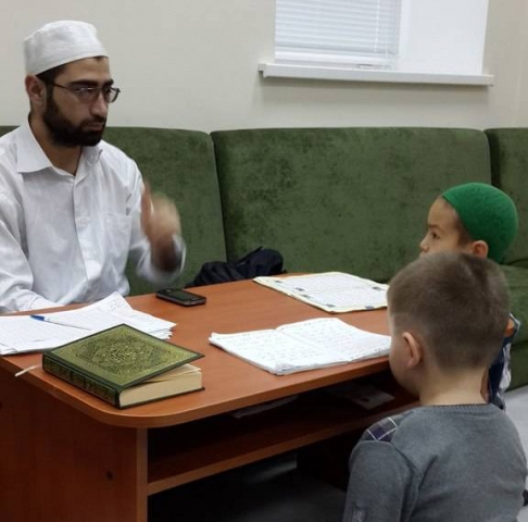 Лагерь для детей, заучивающих Коран