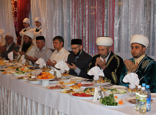 Муфтий Татарстана принял участие в городском Ифтаре в Набережных Челнах