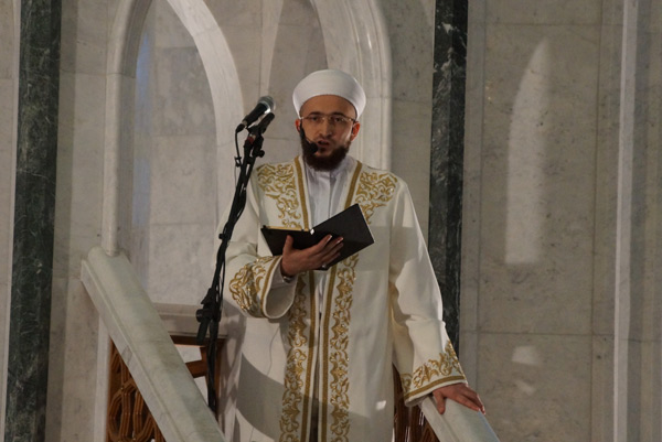 Муфтий Татарстана провёл праздничную молитву в мечети Кул Шариф