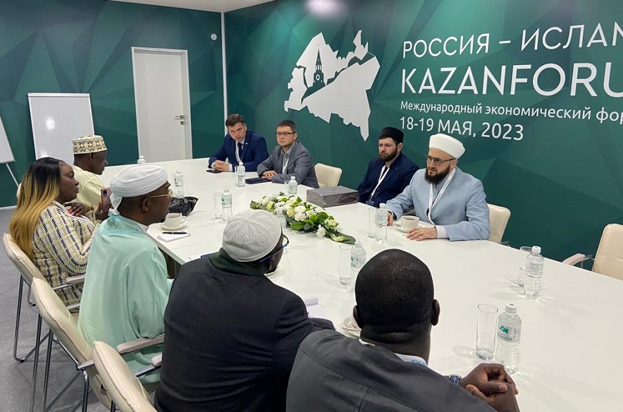 Муфтий на полях Kazanforum-а проводит деловые встречи с делегациями