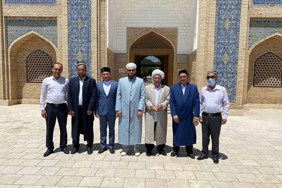 Муфтий Татарстана посетил комплекс имени шейха Бахауддина Накшбанди в Бухаре