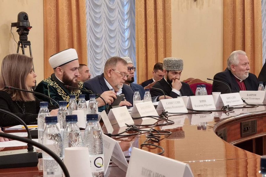 Муфтий Татарстана принял участие в работе круглого стола в Госдуме РФ