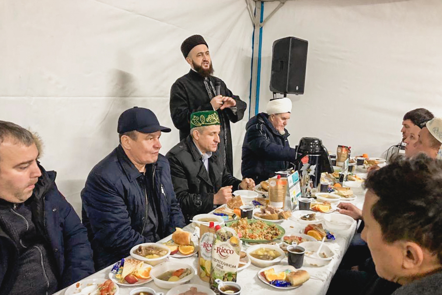 Муфтий Татарстана принял участие в ифтаре в мечети «Ихлас» села Усады Лаишевского района