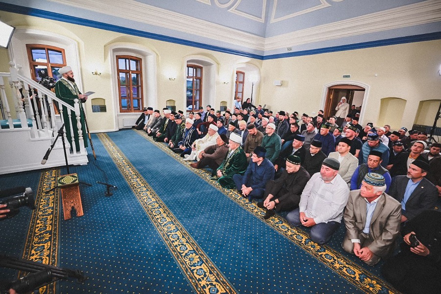 В отреставрированной Маскаринской мечети Кукморского района прошел Курбан-байрам с участием Раиса Татарстана