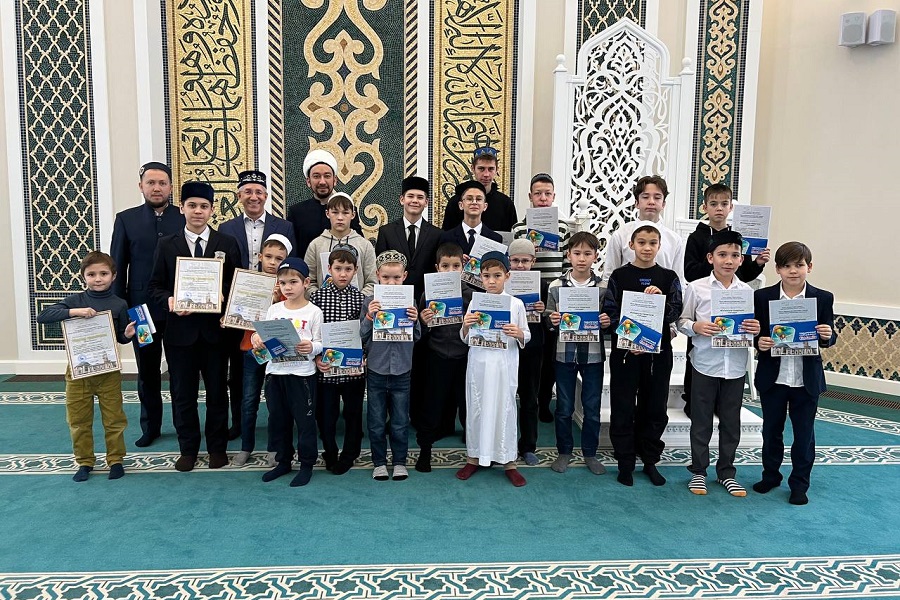 В казанских мечетях «Ахмадзаки» и «Рауза» прошли детские конкурсы чтецов Куръана