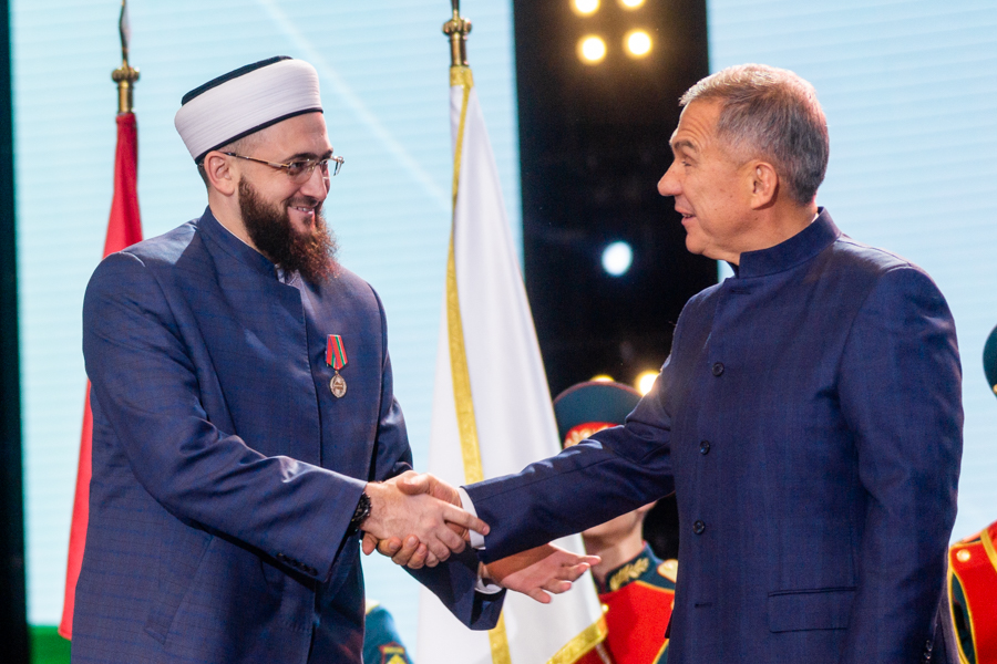 Президент Татарстана наградил Муфтия медалью «100 лет образования ТАССР»