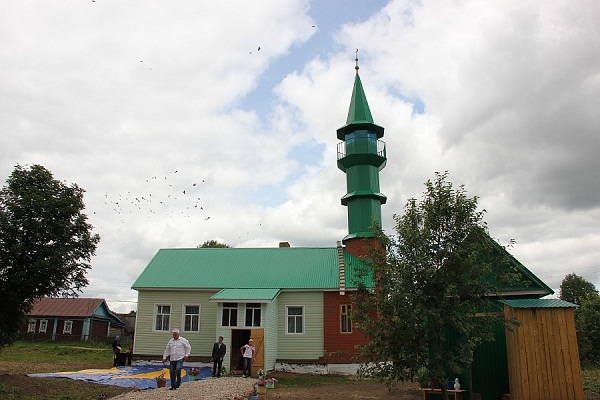 Сегодня в Кукморском районе в новой мечети прочитали первый намаз