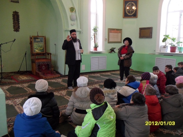 Школьники Екатеринбурга посетили мечеть Казани