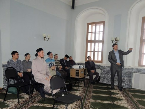 В Апаневской мечети прошло собрание молодых имамов, работающих в сельской местности