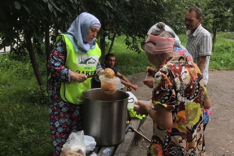 БФ «Закят» возобновил благотворительные обеды для нуждающихся