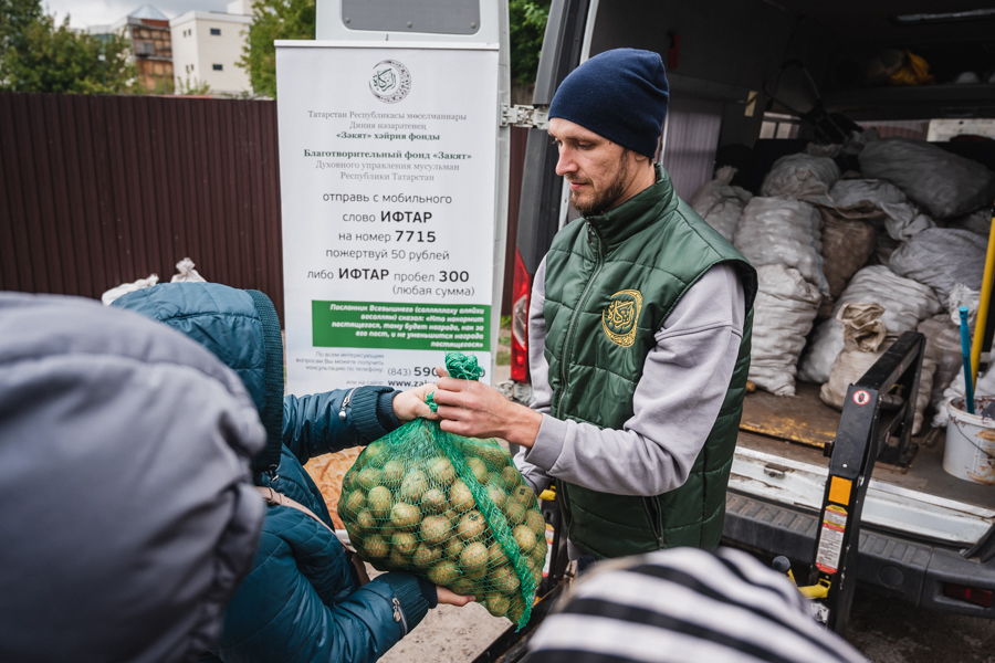 “Зәкят” фонды бер сәгать эчендә мохтаҗларга 1,5 тонна гошер таратты