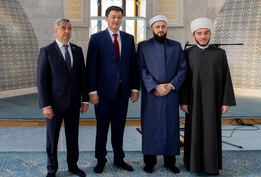 Татарстан мөфтие Кыргызстан Республикасы Премьер-министры белән очрашты