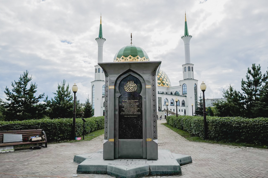 Кемеровода Идел буе Болгар дәүләтендә Ислам динен кабул итүгә 1100 ел тулу уңаеннан стела ачылды
