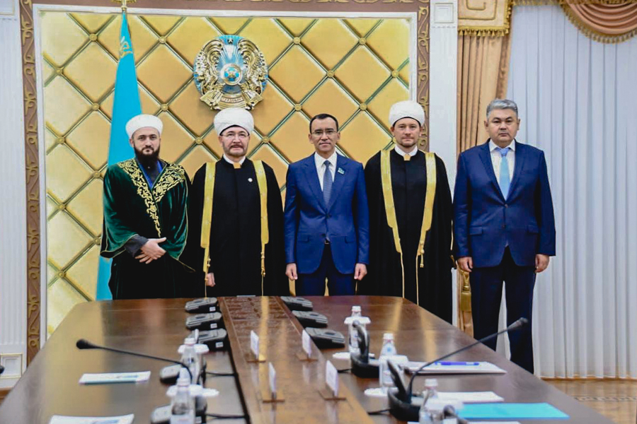 Мөфти Казахстанның Парламент Сенаты башлыгы белән очрашуда катнашты