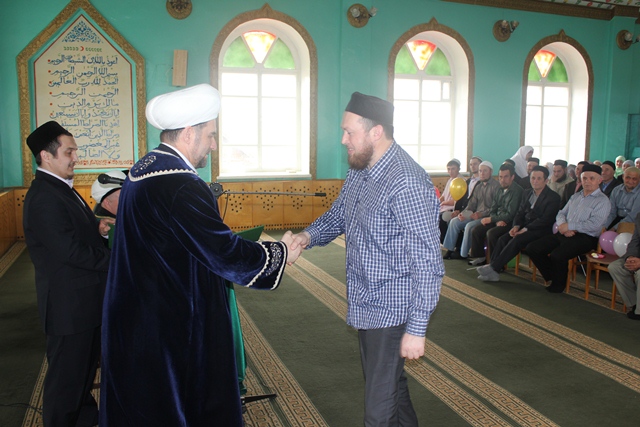 Мухаммадсобир файзов родители. Мечеть Зарайск. Имам мечети в Болгарах Файзов Илдус Ахметович.