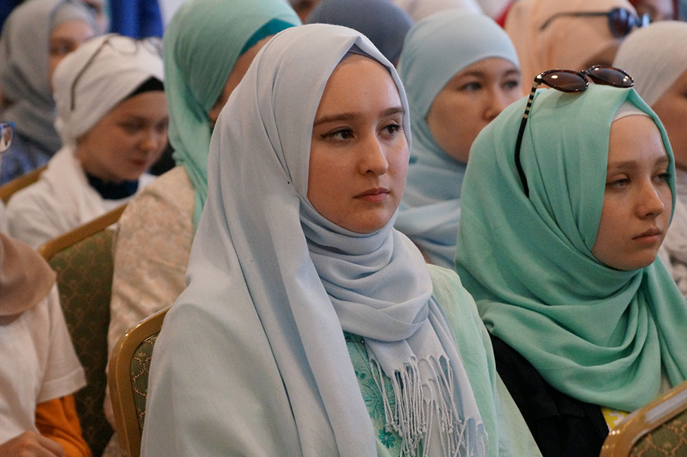 Мусульманское движение. Русские мусульманки. Мусульманская молодежь. Русские мусульмане. Мусульманки в России.